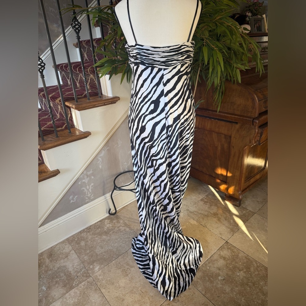 LAUNDRY by SHELLI SEGAL CHARMEUS gown, size 8 excellent condition fully lined - Picture 11 of 14